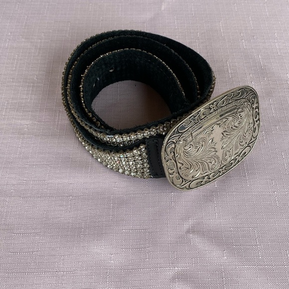 STREETS AHEAD SWAROVSKI CRYSTAL BELT WITH BLACKENED EMBOSSED WESTERN BUCKLE - Picture 4 of 7